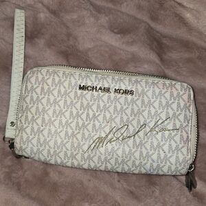 White Michael Kors Wallet/Wristlet